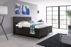 Van Landschoot Henson Design model Maddox